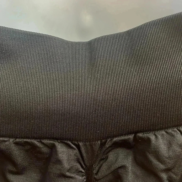 Halara Seamless Flow High Waisted Cut Out Ruched Yoga Biker Shorts - Medium - Picture 10 of 10